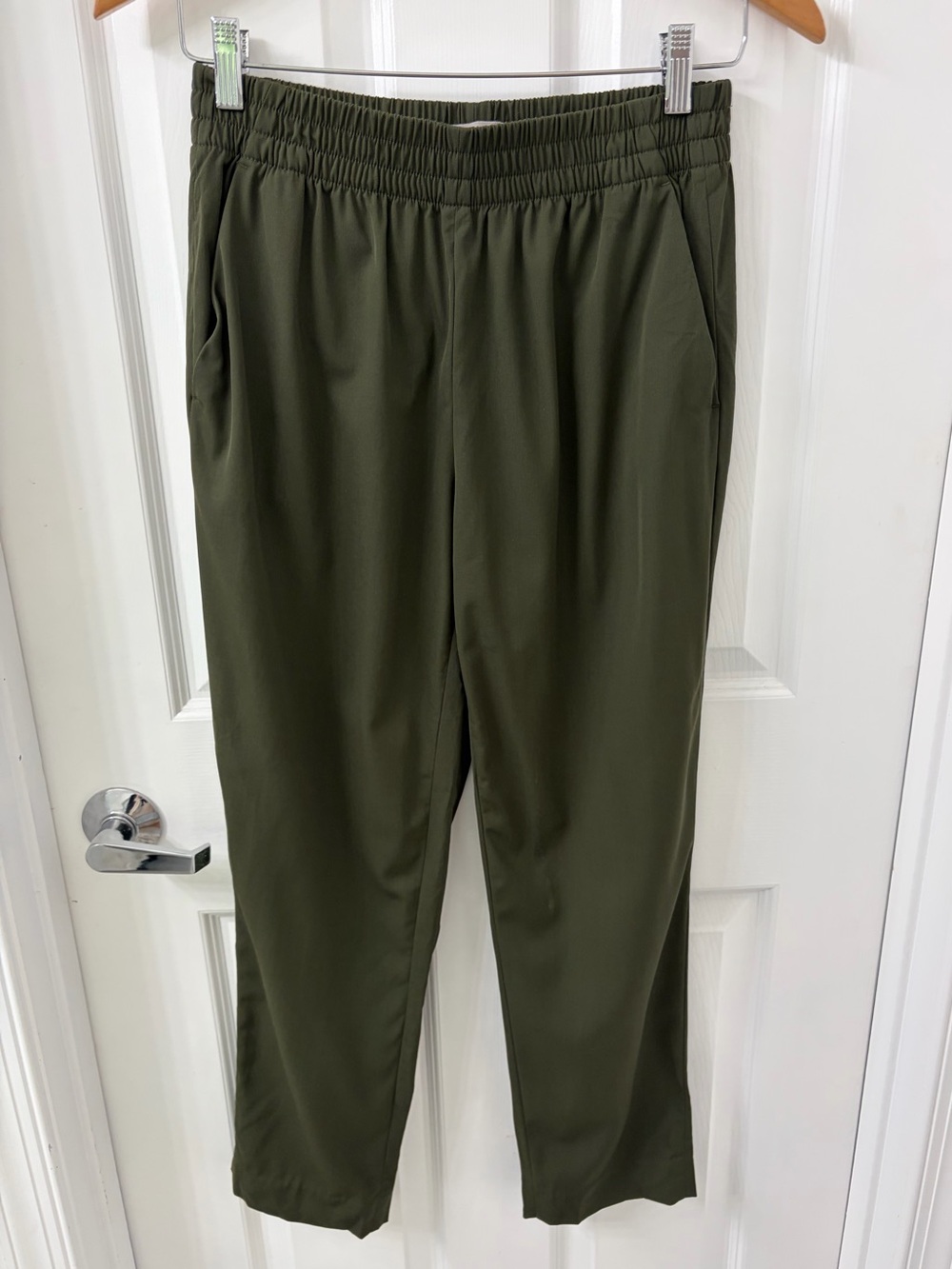 Everlane dark green Silky Wool Pant-•Slip on• casual•travel pant•100%•Smooth•4